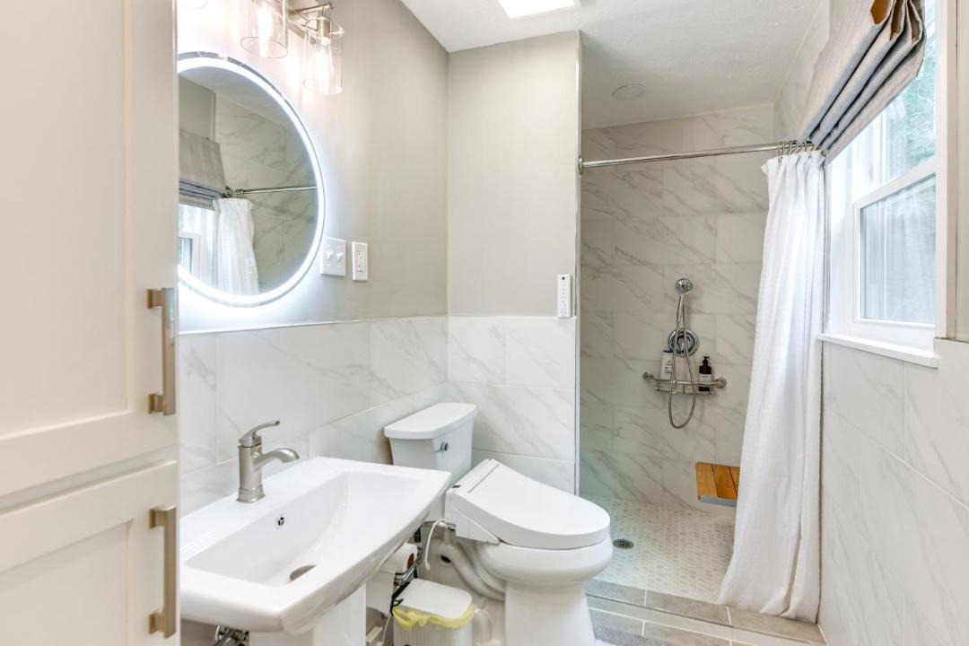 Photo of Bathroom in Shorter