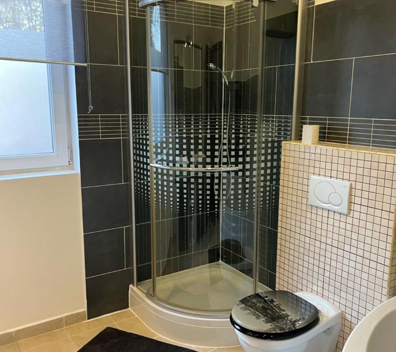 Photo of Bathroom in Erd
