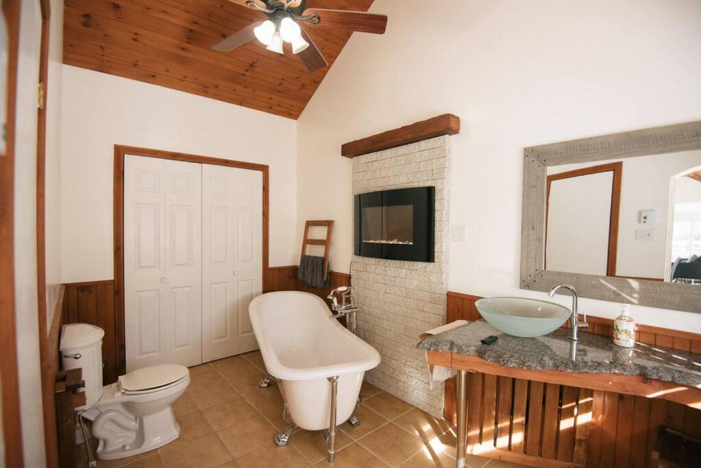 Photo of Bathroom in Weedon