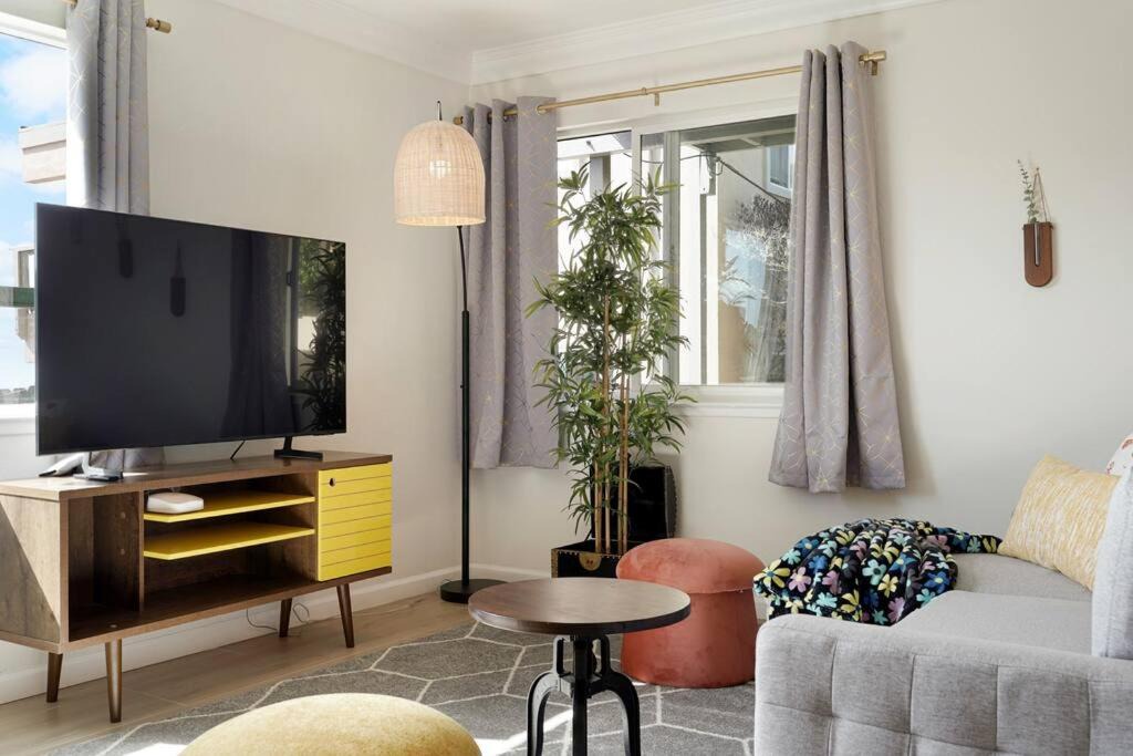 Photo of Livingroom in Pacifica