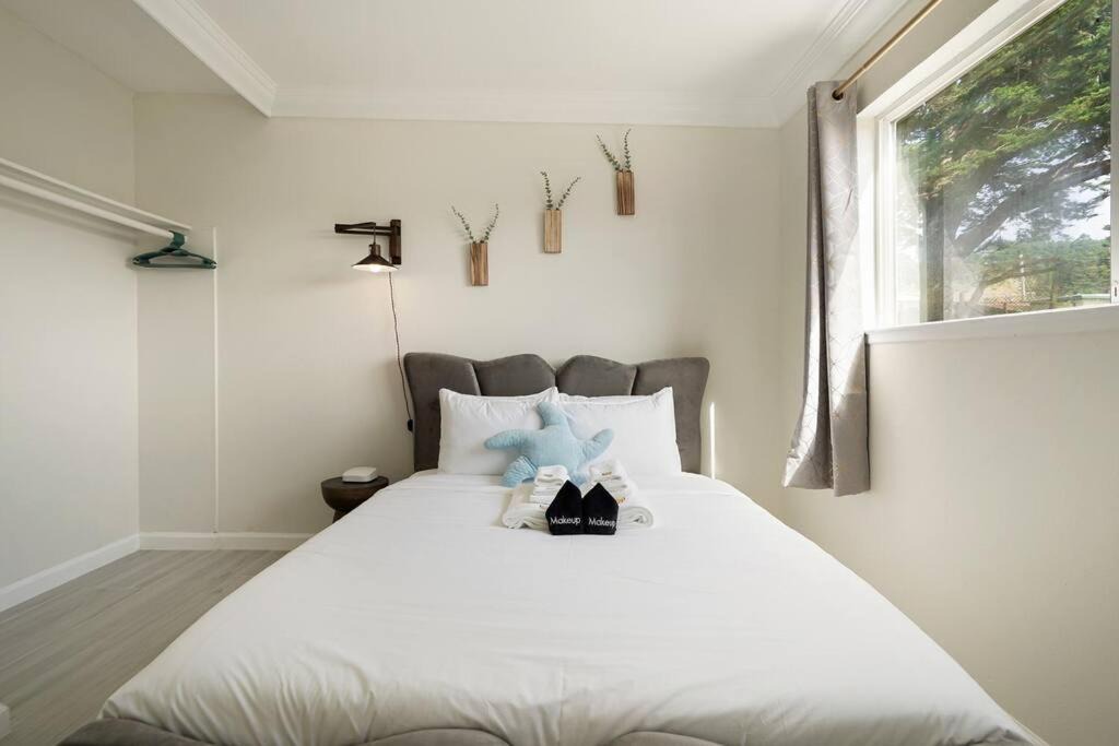 Photo of Bedroom in Pacifica