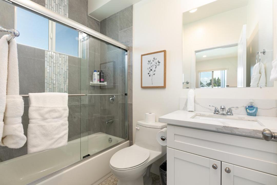 Photo of Bathroom in Pico-Union