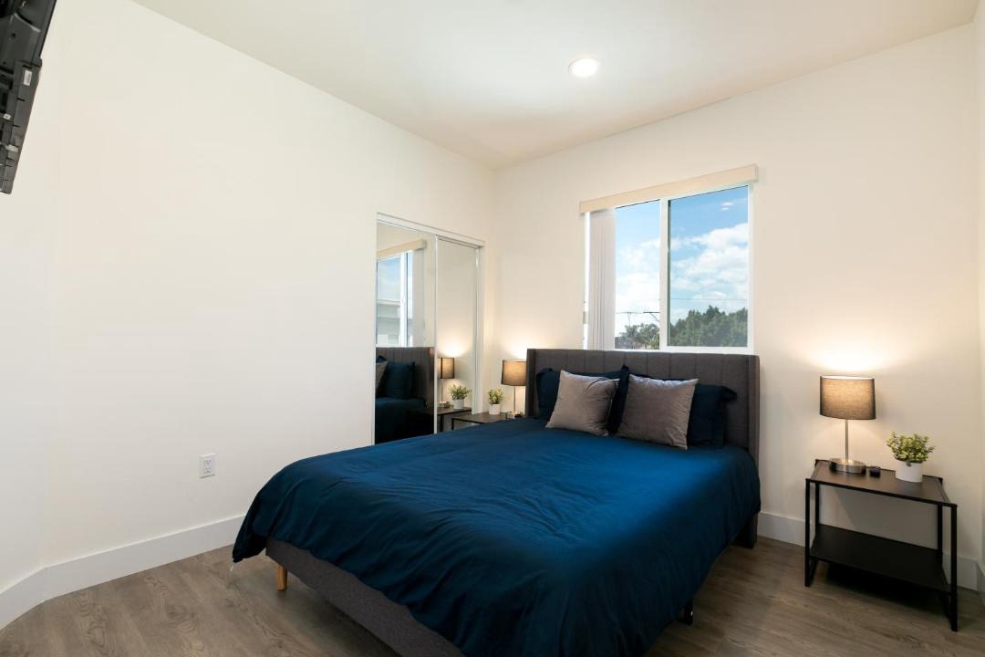 Photo of Bedroom in Pico-Union