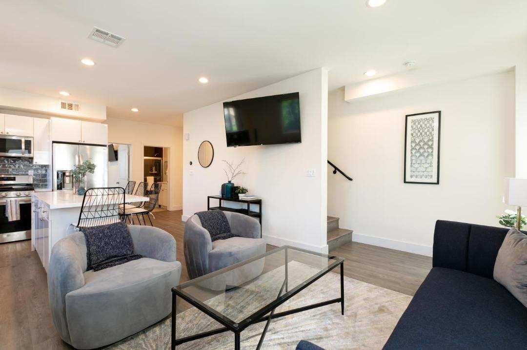 Photo of Livingroom in Pico-Union