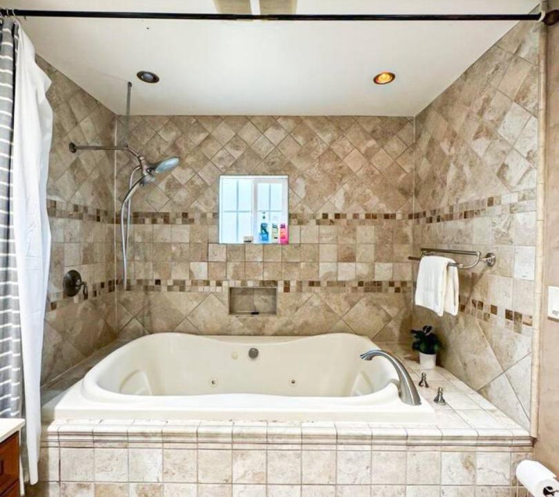Photo of Bathroom in Ladera Heights