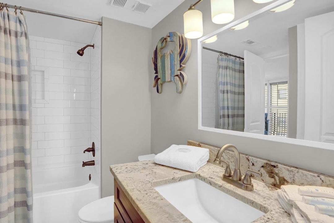 Photo of Bathroom in Orange Beach East