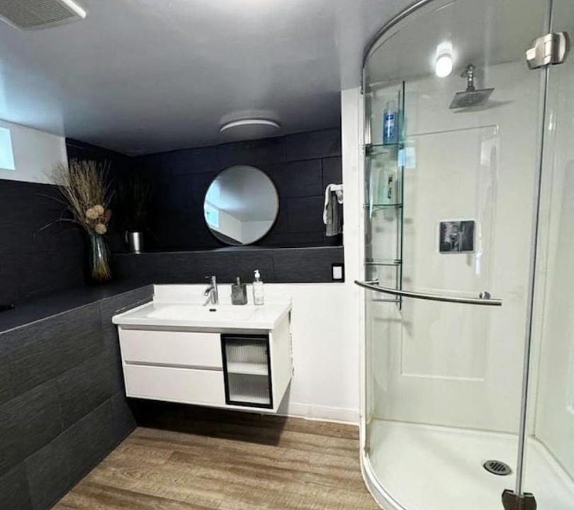 Photo of Bathroom in Ladera Heights