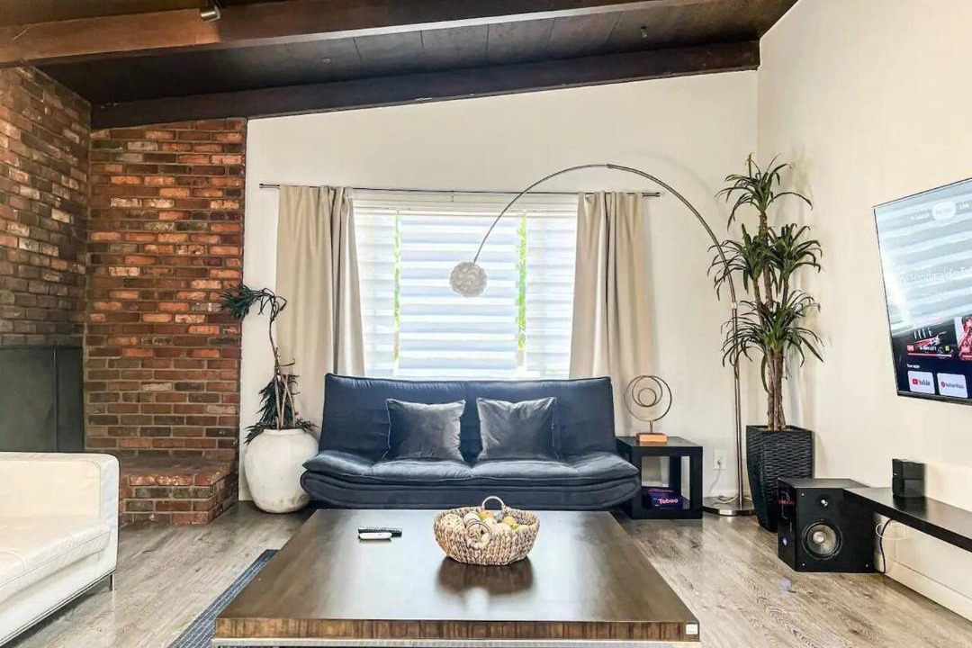 Photo of Livingroom in Ladera Heights