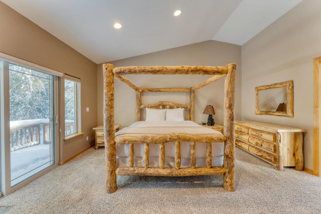 Photo of Bedroom in Country Club Estates