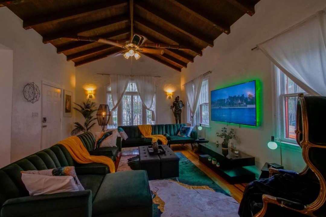 Photo of Livingroom in Midtown