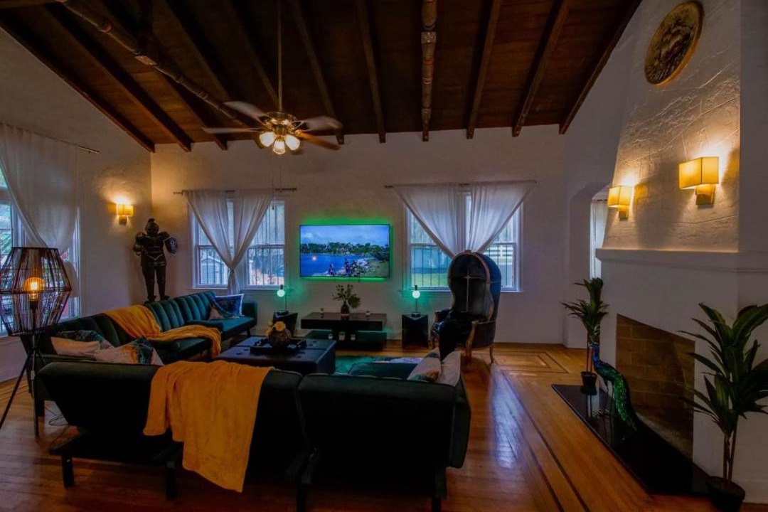 Photo of Livingroom in Midtown