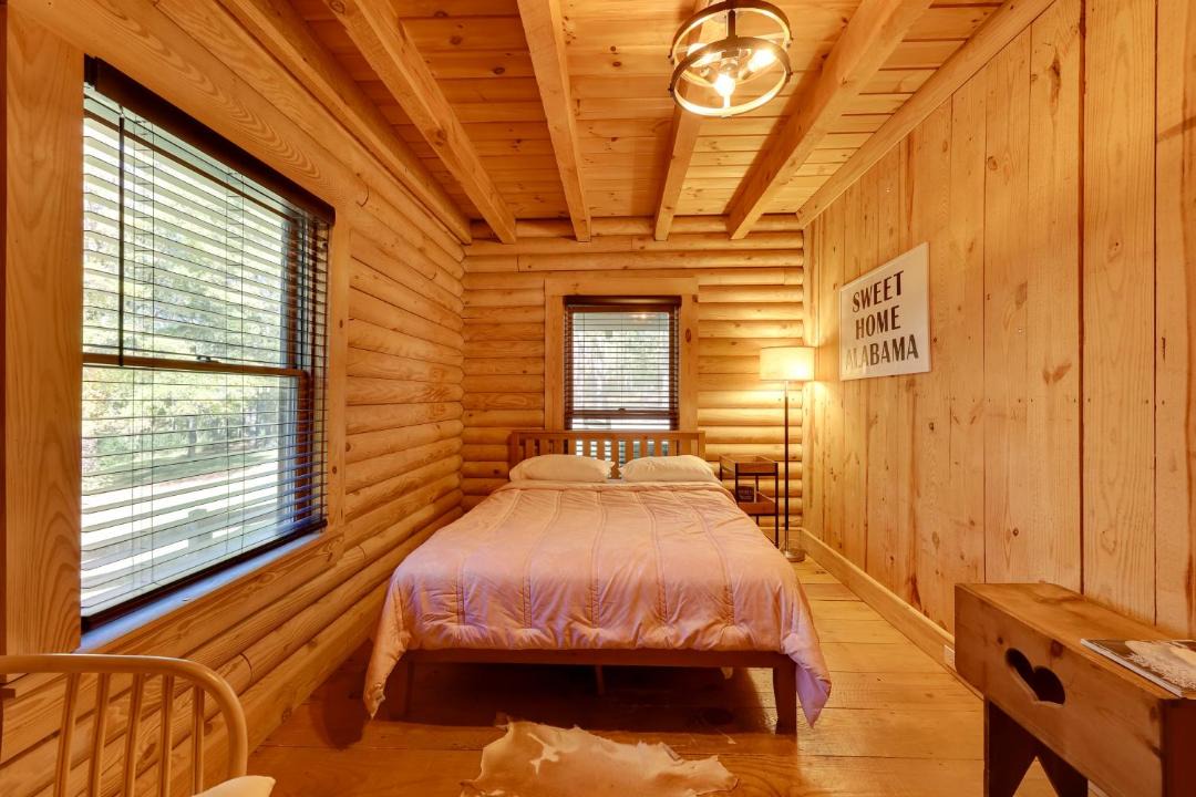 Photo of Bedroom in Hueytown