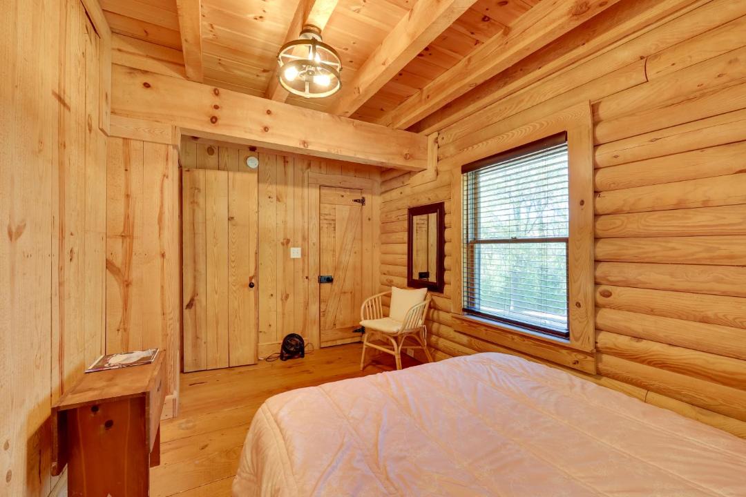 Photo of Bedroom in Hueytown