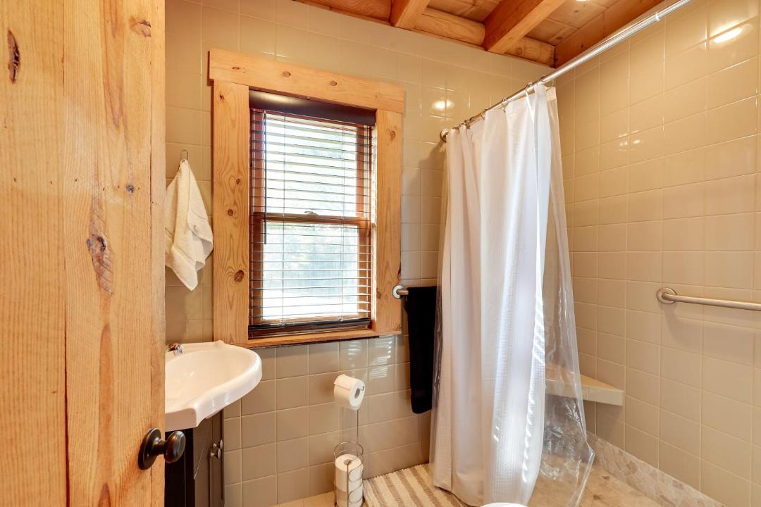 Photo of Bathroom in Hueytown