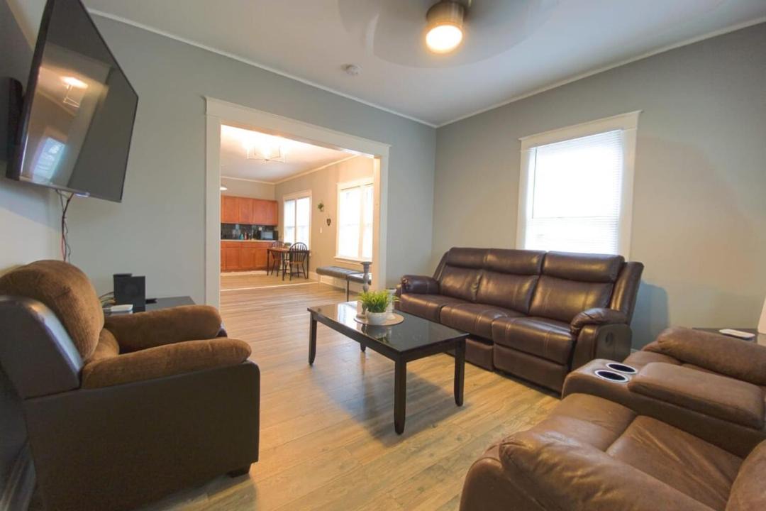 Photo of Livingroom in Niagara Falls