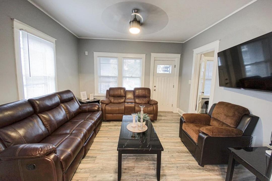 Photo of Livingroom in Niagara Falls