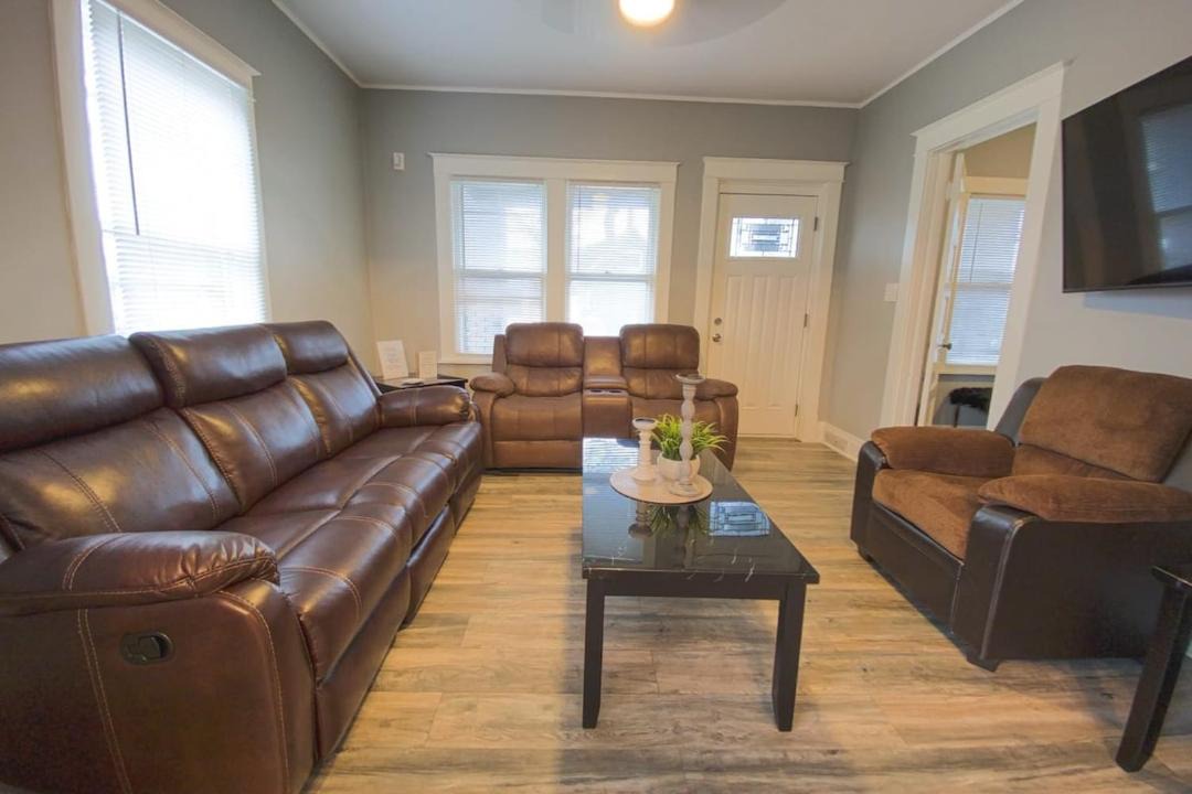 Photo of Livingroom in Niagara Falls