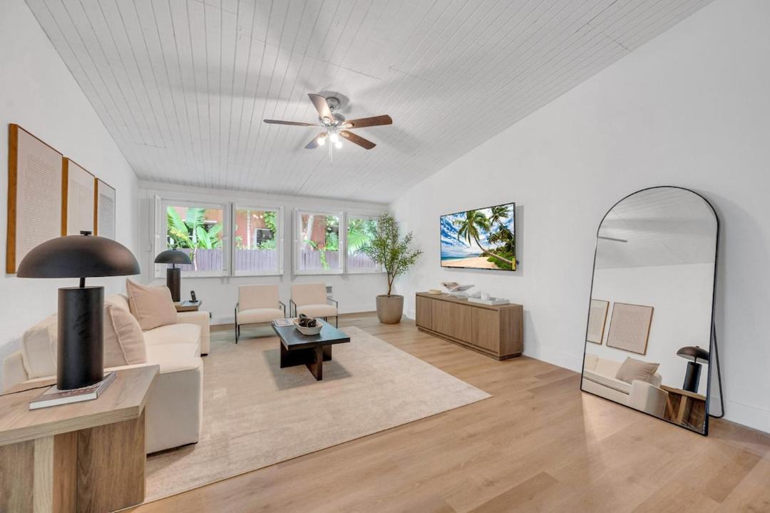 Photo of Livingroom in Biscayne Park