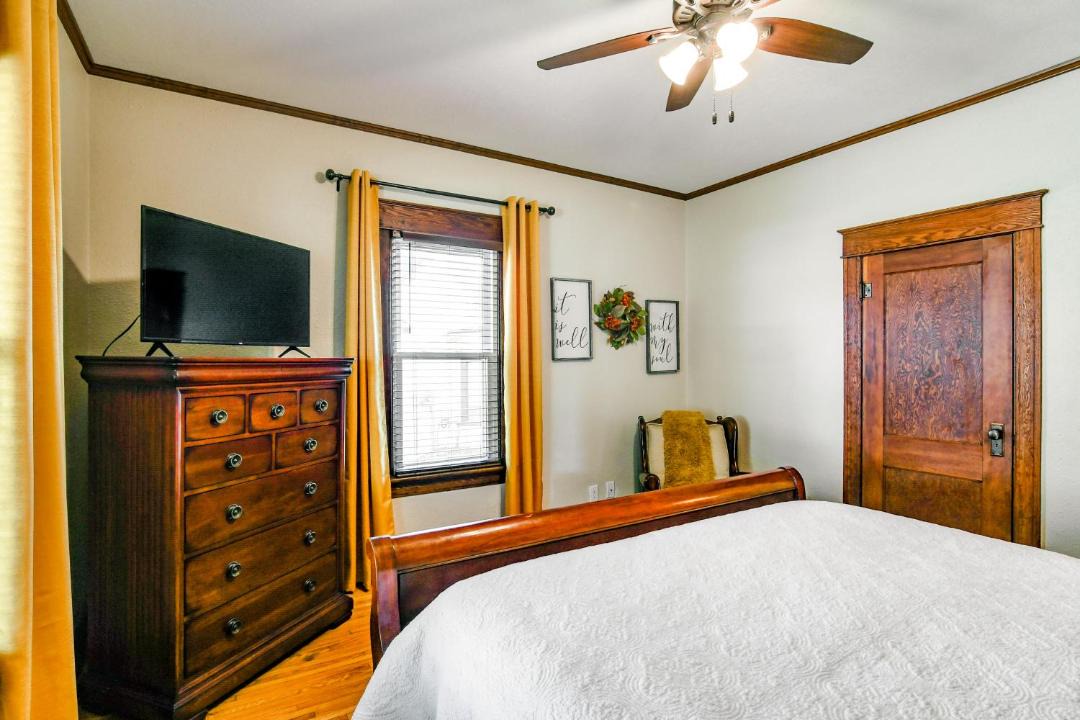 Photo of Bedroom in Winterset