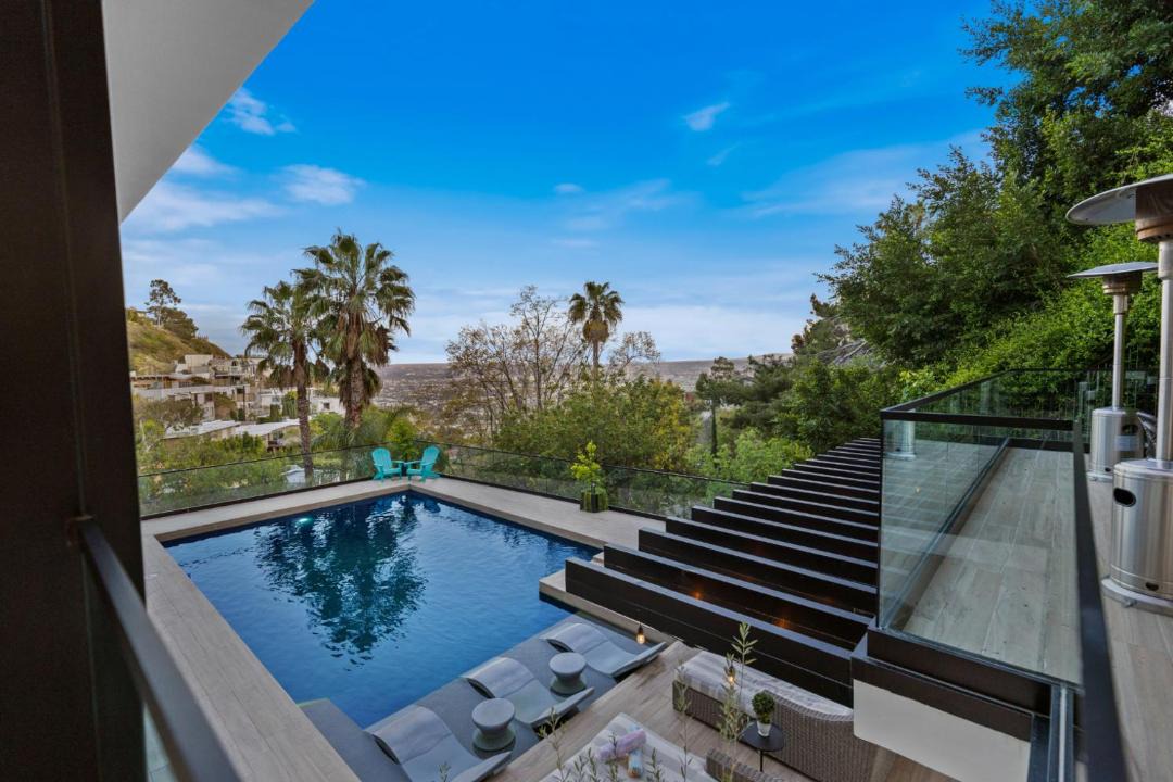 Photo of Patio Balcony in Hollywood Hills West