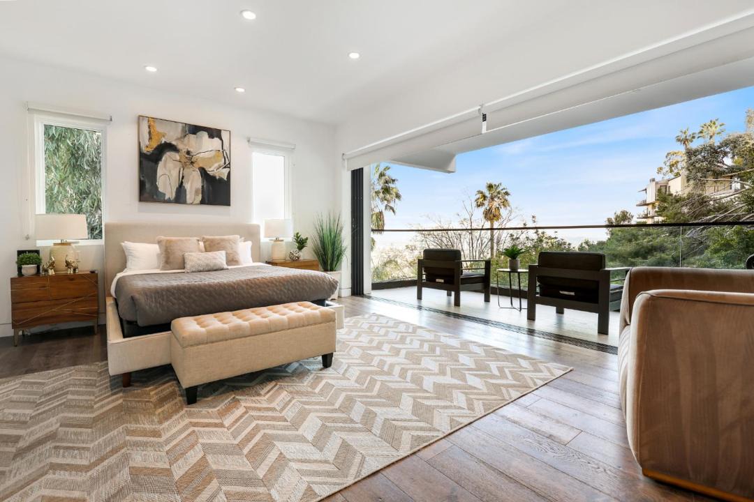 Photo of Others in Hollywood Hills West
