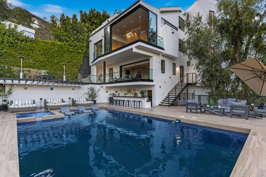 Photo of Others in Hollywood Hills West