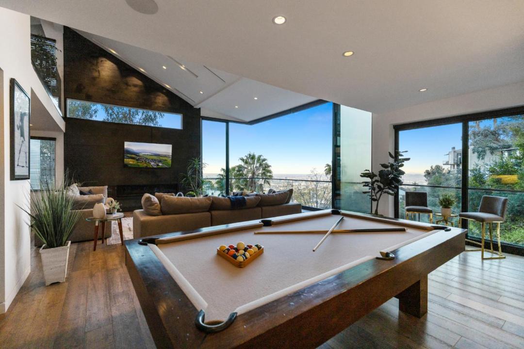 Photo of Others in Hollywood Hills West