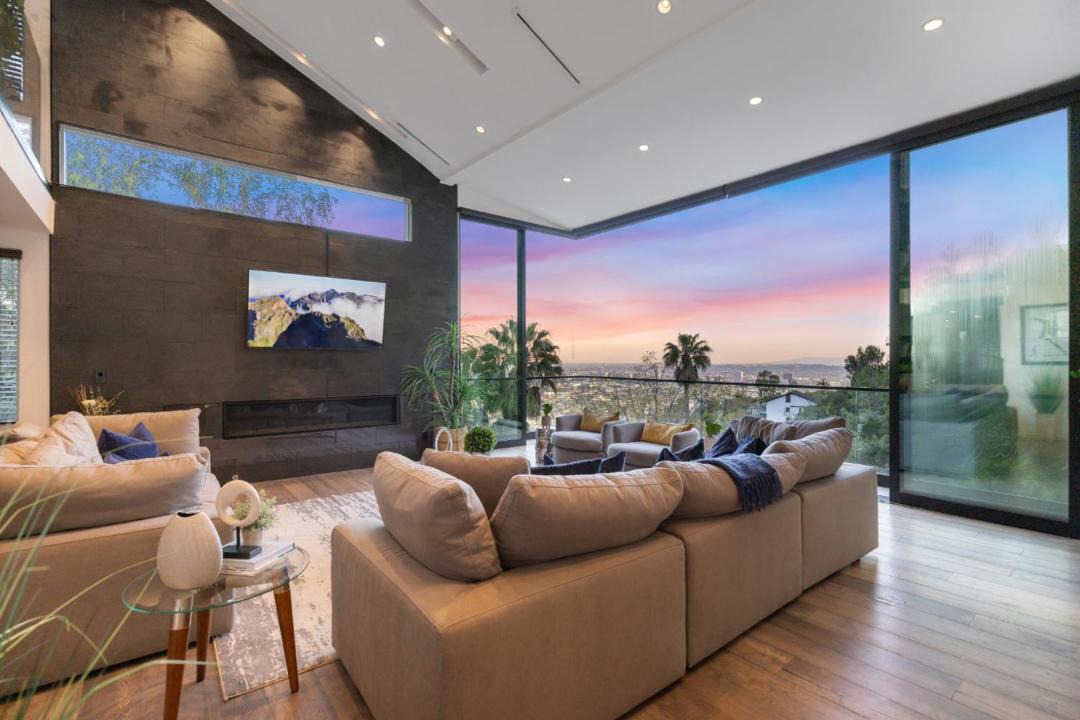 Photo of Others in Hollywood Hills West