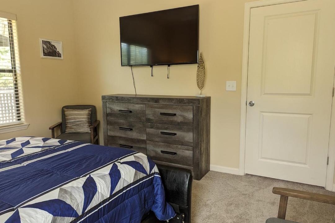 Photo of Bedroom in Executive Park