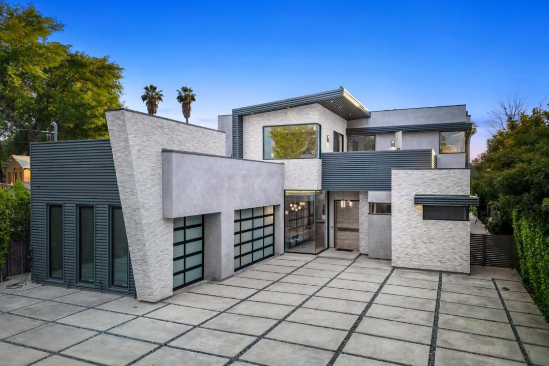 Photo of Others in Tarzana