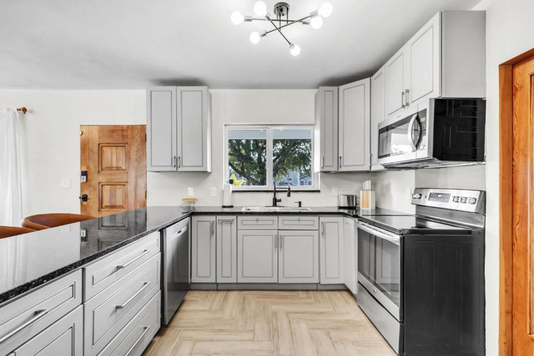 Photo of Kitchen in Golden Glades