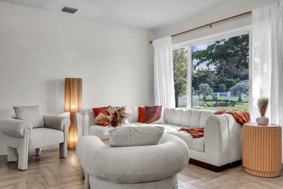Photo of Livingroom in Golden Glades
