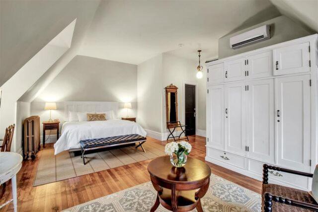Photo of Bedroom in Buffalo