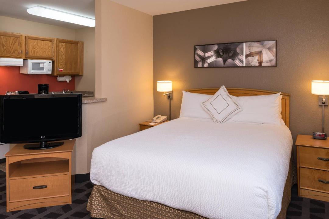 Photo of Bedroom in Platinum Triangle