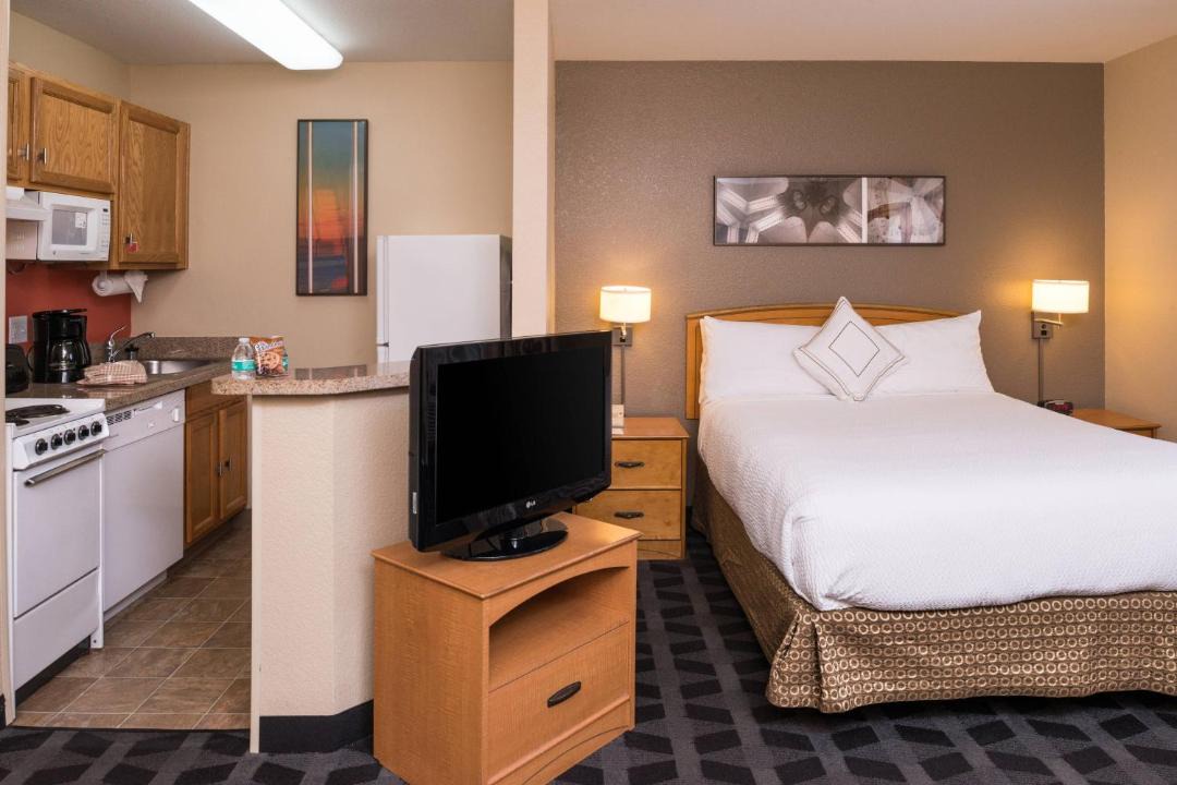 Photo of Bedroom in Platinum Triangle
