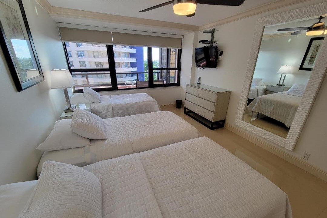 Photo of Bedroom in Mid Beach