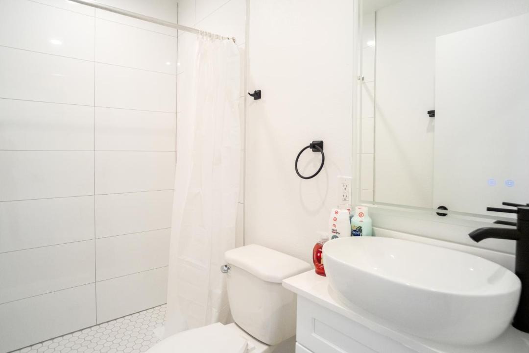 Photo of Bathroom in Downtown Los Angeles
