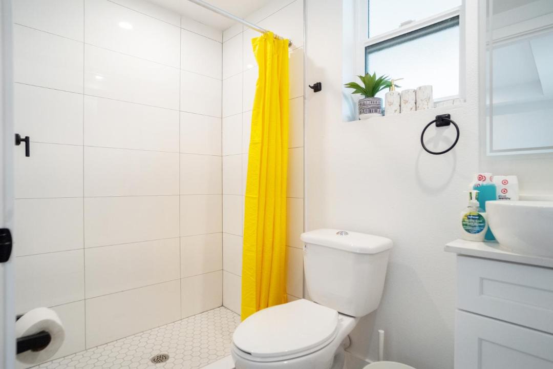 Photo of Bathroom in Downtown Los Angeles