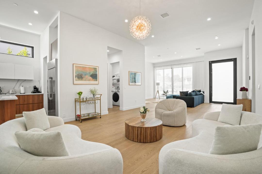 Photo of Livingroom in McLaughlin