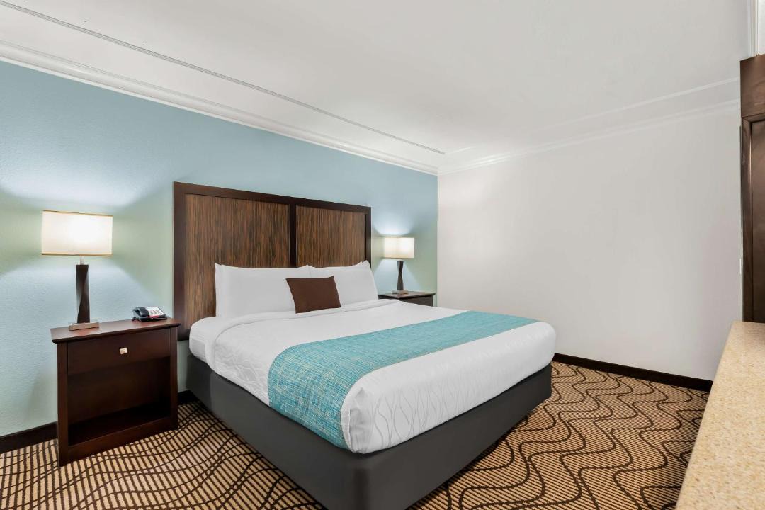 Photo of Bedroom in Lake Forest