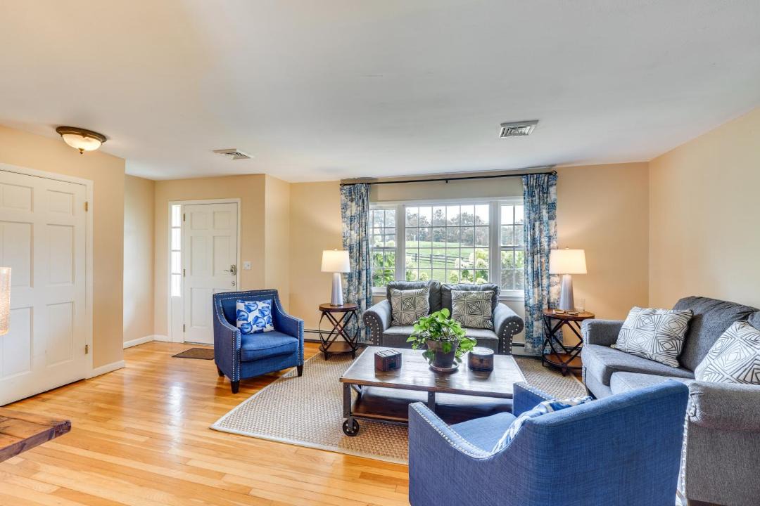 Photo of Livingroom in Salt Point