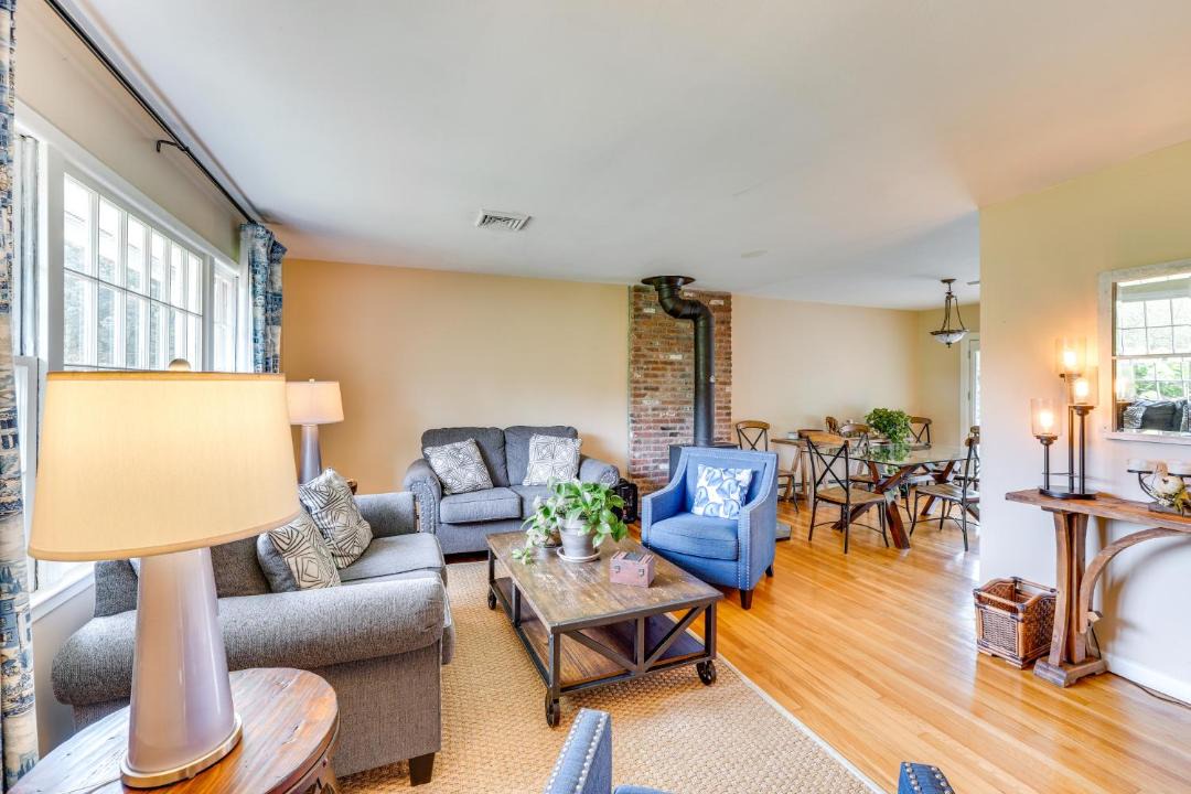 Photo of Livingroom in Salt Point