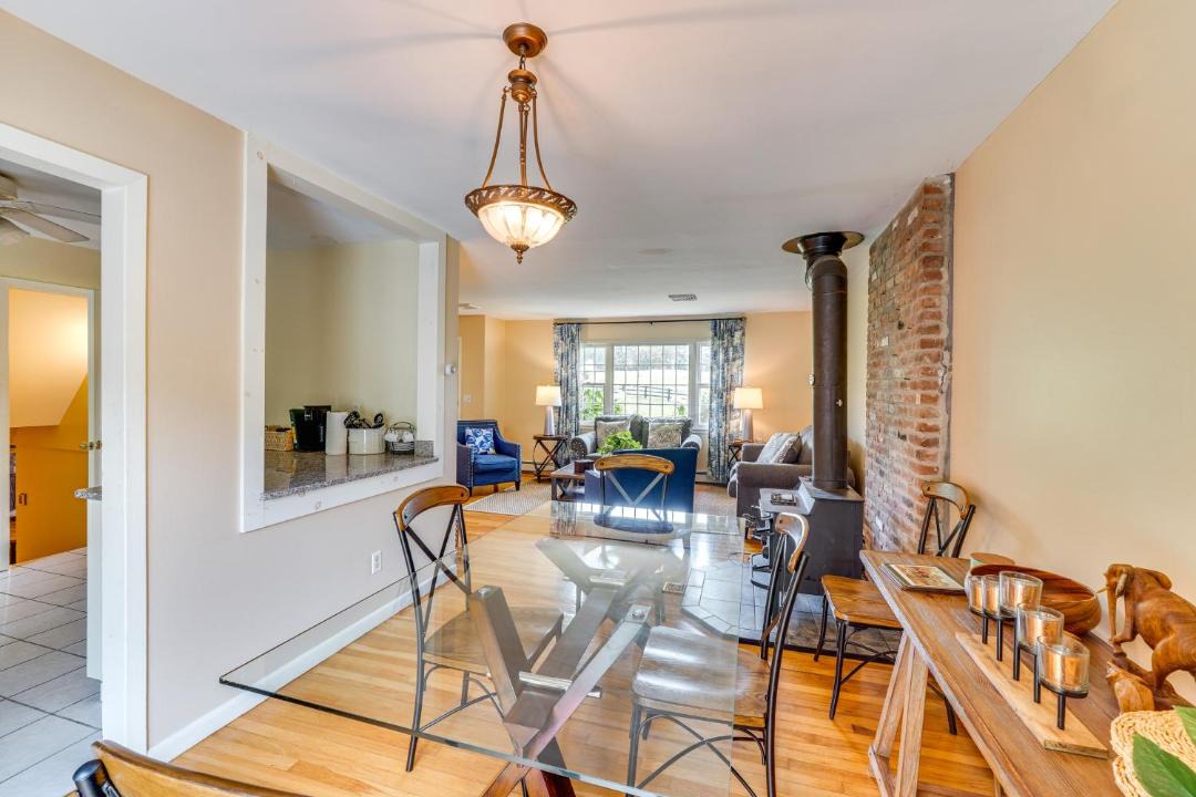 Photo of Livingroom in Salt Point