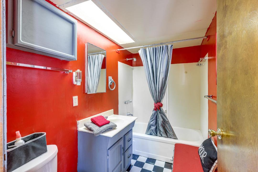Photo of Bathroom in Green Valley Lake