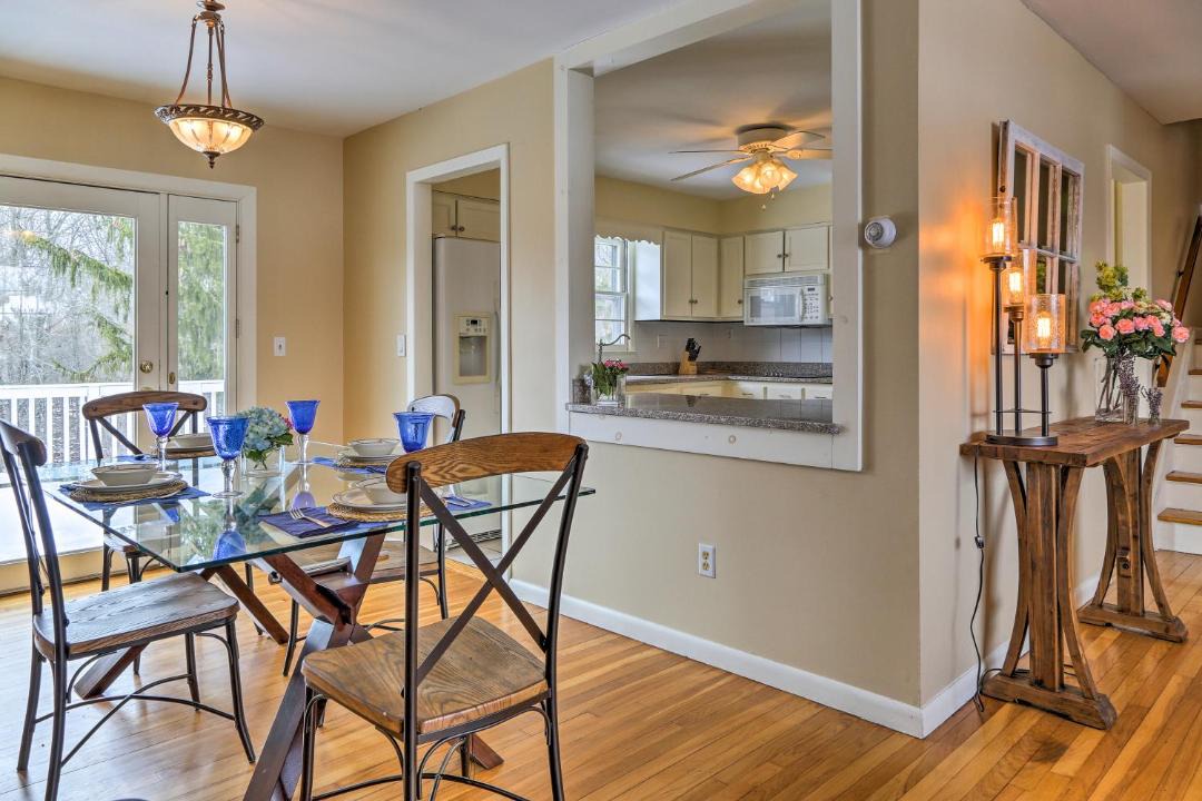 Photo of Livingroom in Salt Point
