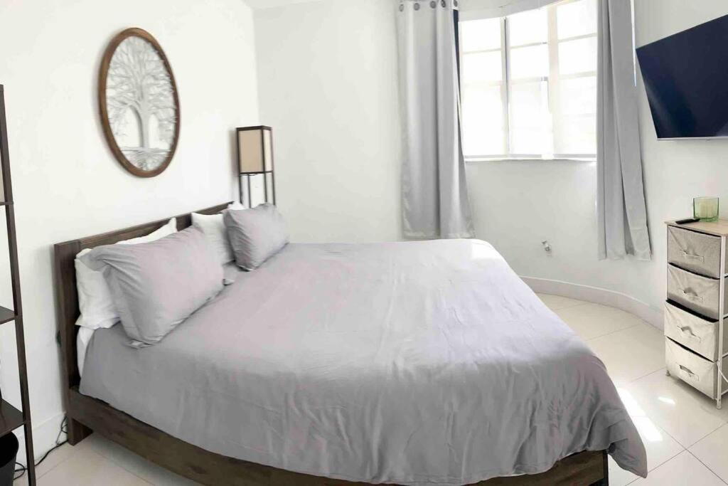 Photo of Bedroom in Mid Beach