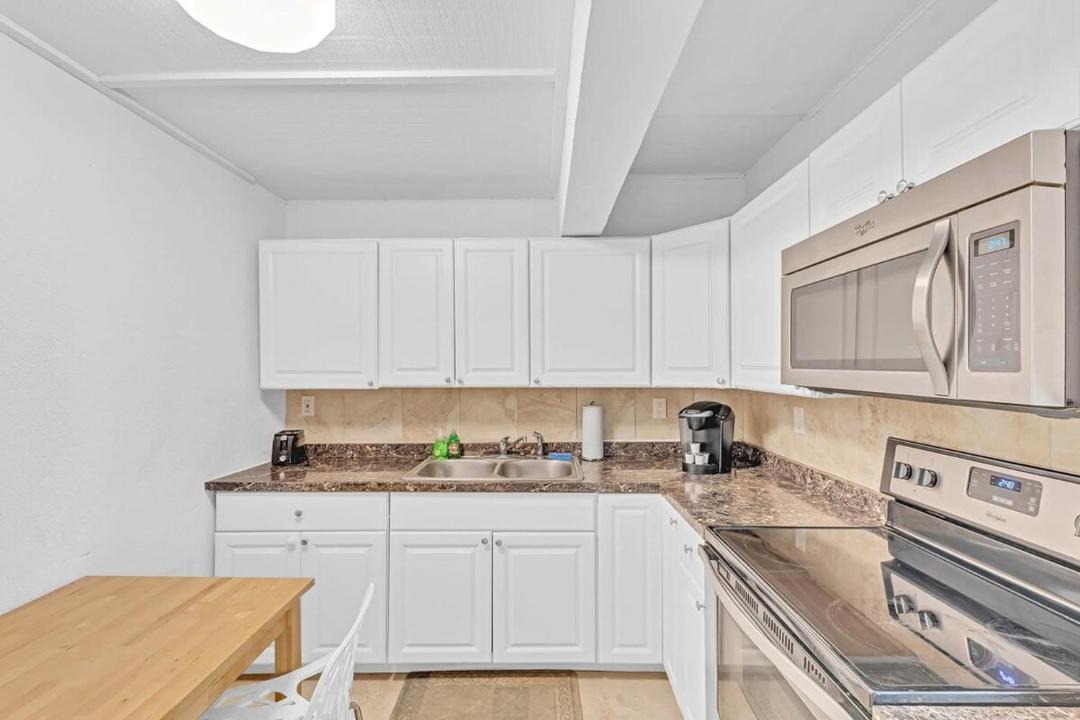 Photo of Kitchen in Royal Poinciana