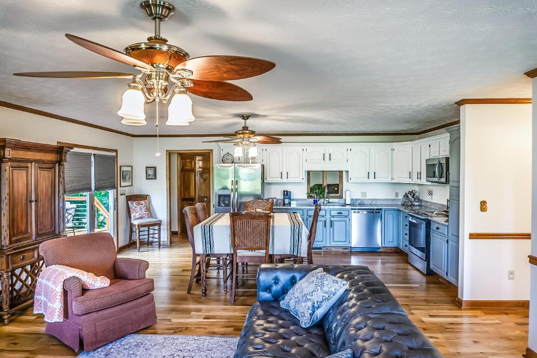 Photo of Livingroom in Elizabethton