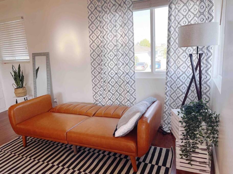 Photo of Livingroom in Midway City