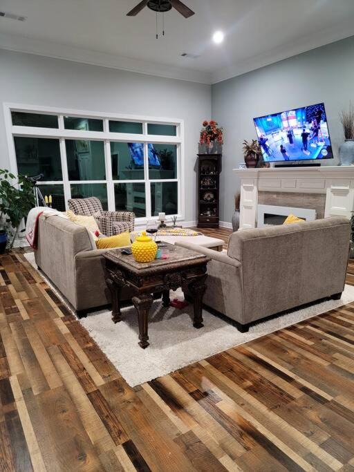 Photo of Livingroom in Elrod